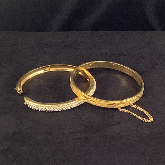Womens Goldtone Crystal Hinge Bangle Set of 2 - Picture 2 of 13